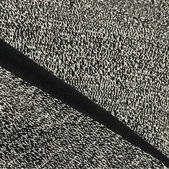 Oversized Stunning Men’s Turtle Neck Sweater - Picture 5 of 5